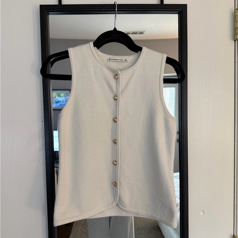 Abercrombie & Fitch Cream Sleeveless Knit Button-Front Tank